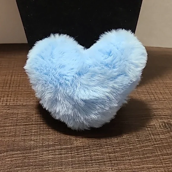 Light Blue Faux Fur Heart Shaped Keychain Plush Soft Accent NEW Ladies Home Auto - Picture 4 of 4
